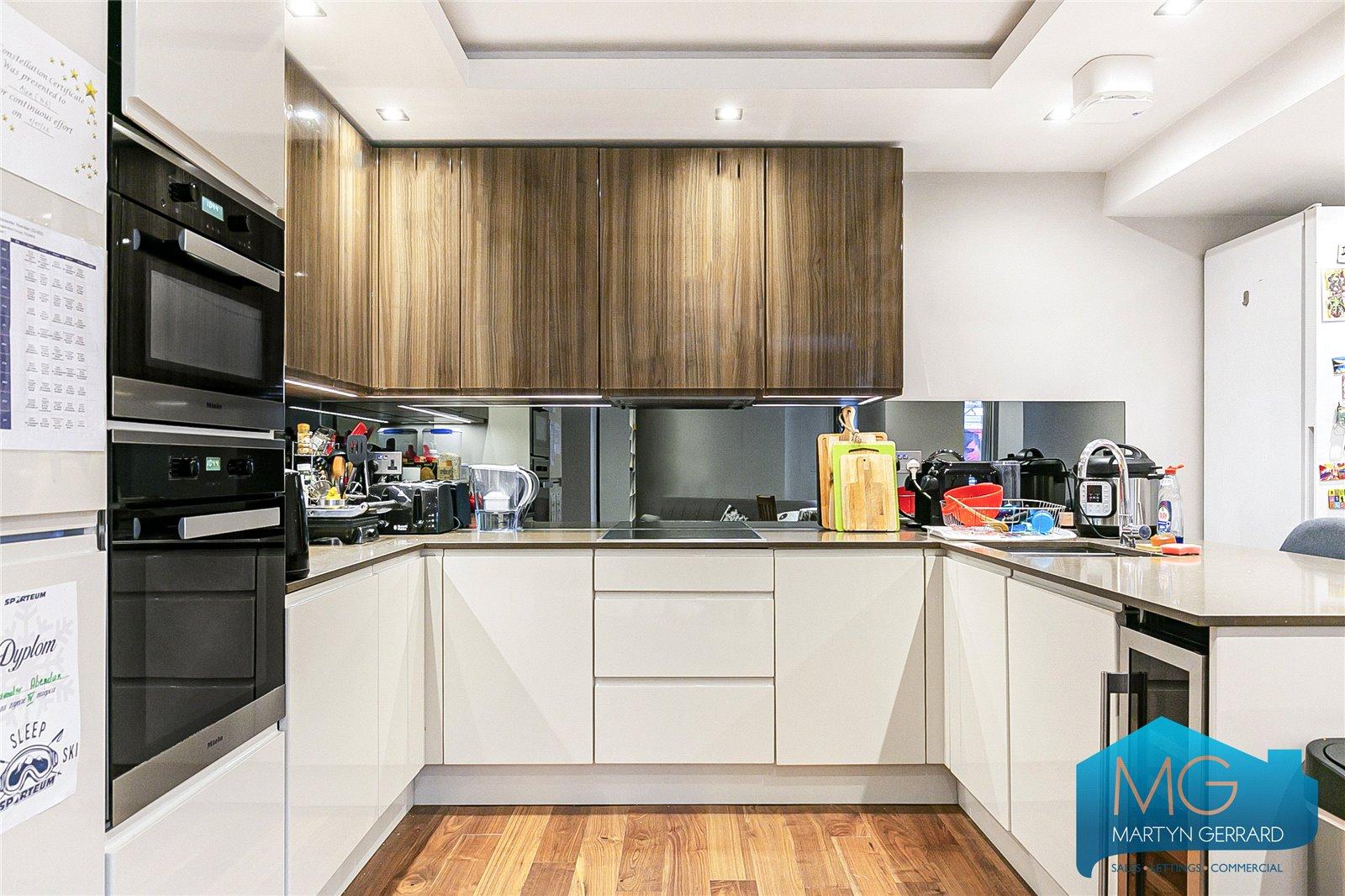 3 bedroom Apartment to rent - Martyn Gerrard
