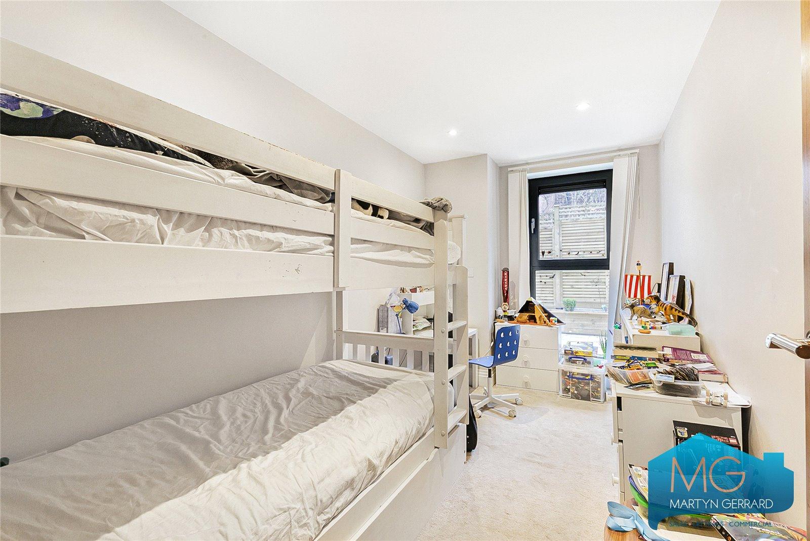 3 bedroom Apartment to rent - Martyn Gerrard