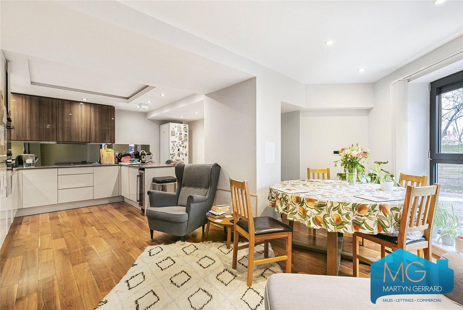 3 bedroom Apartment to rent - Martyn Gerrard