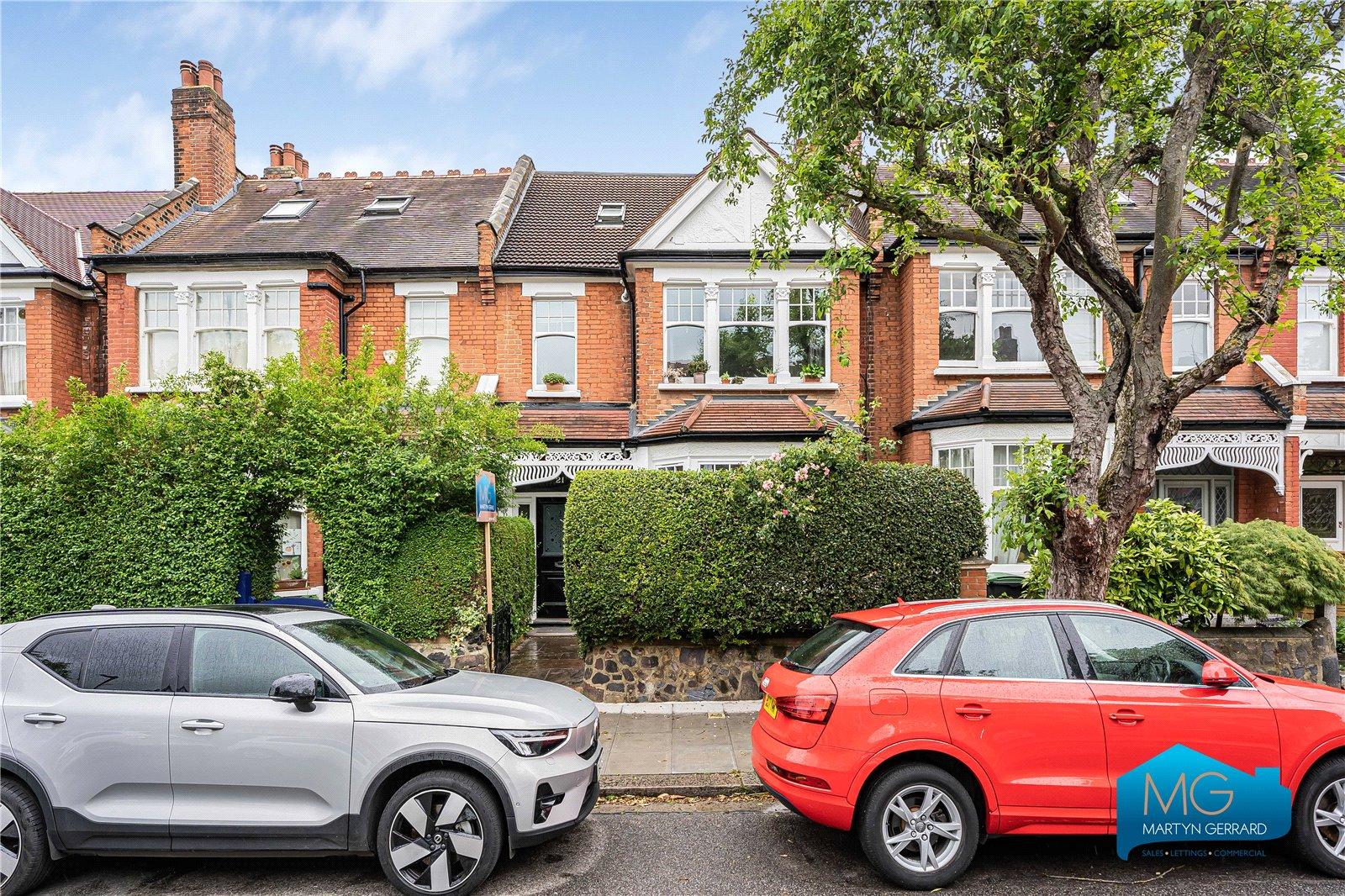 Terraced House to rent - Martyn Gerrard
