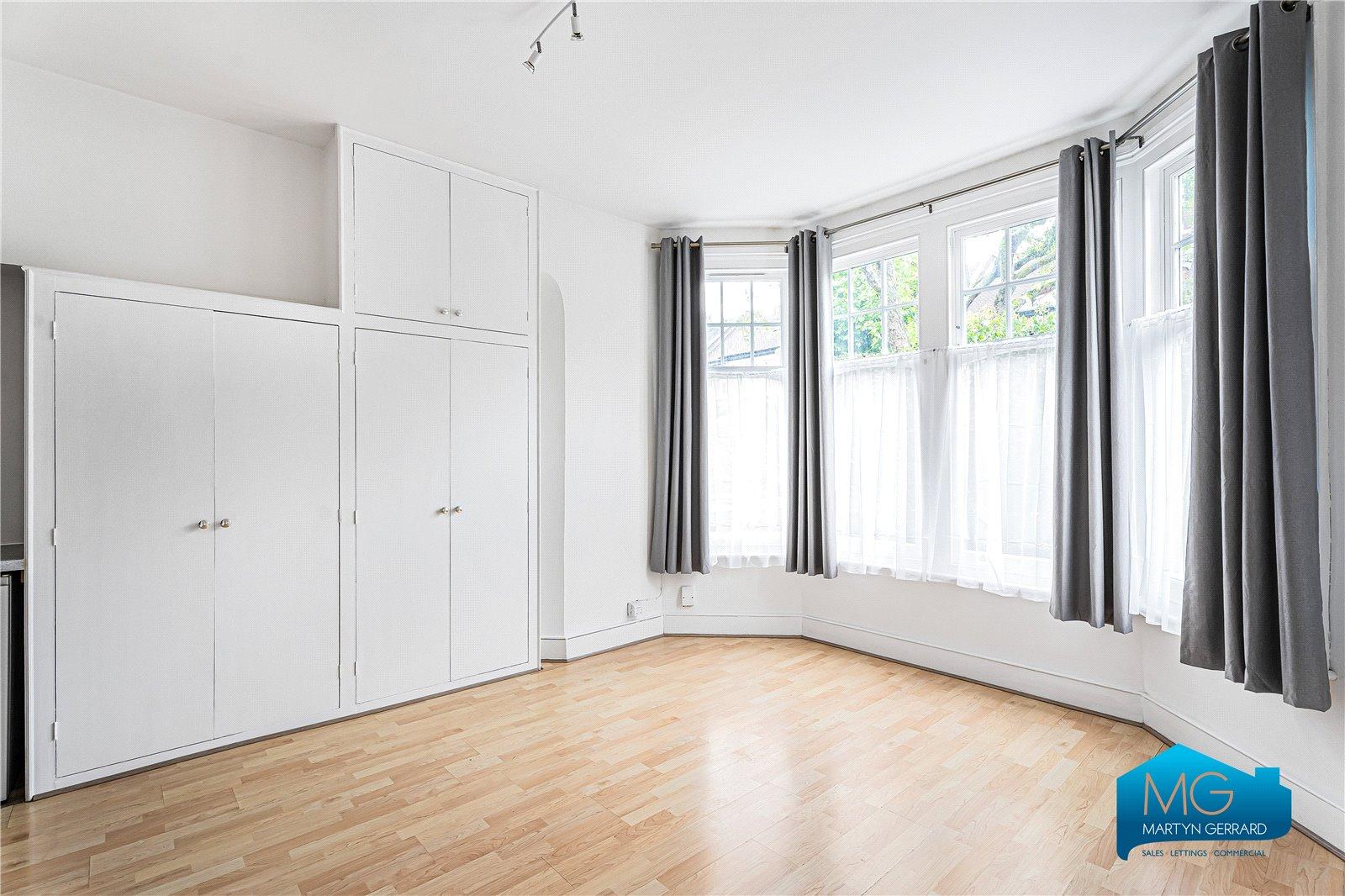 Terraced House to rent - Martyn Gerrard