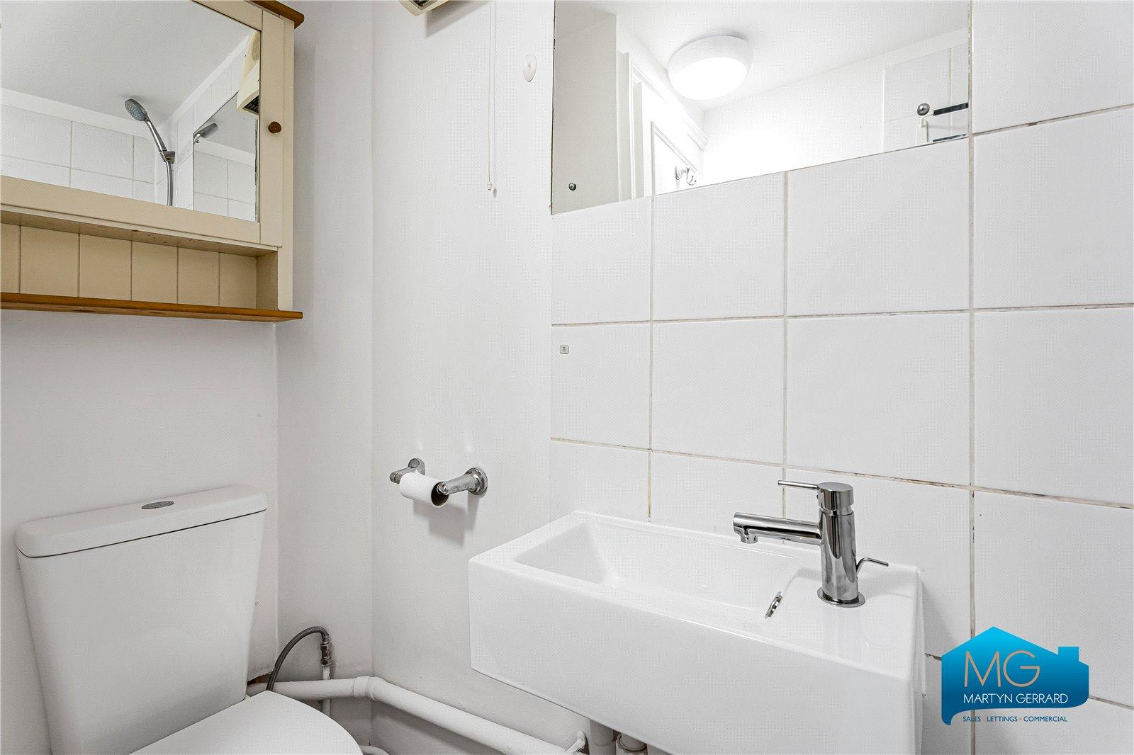 Terraced House to rent - Martyn Gerrard