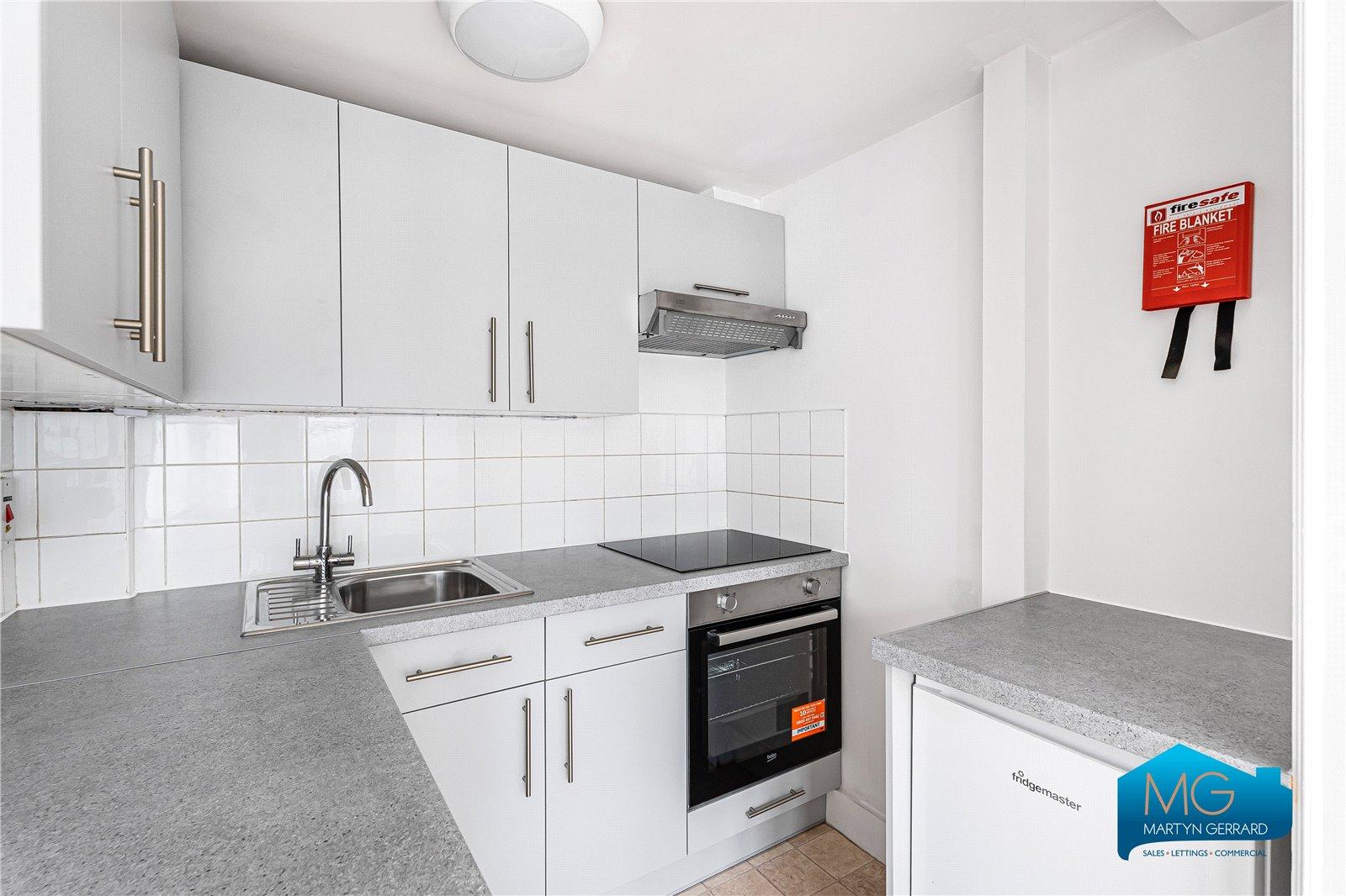 Terraced House to rent - Martyn Gerrard