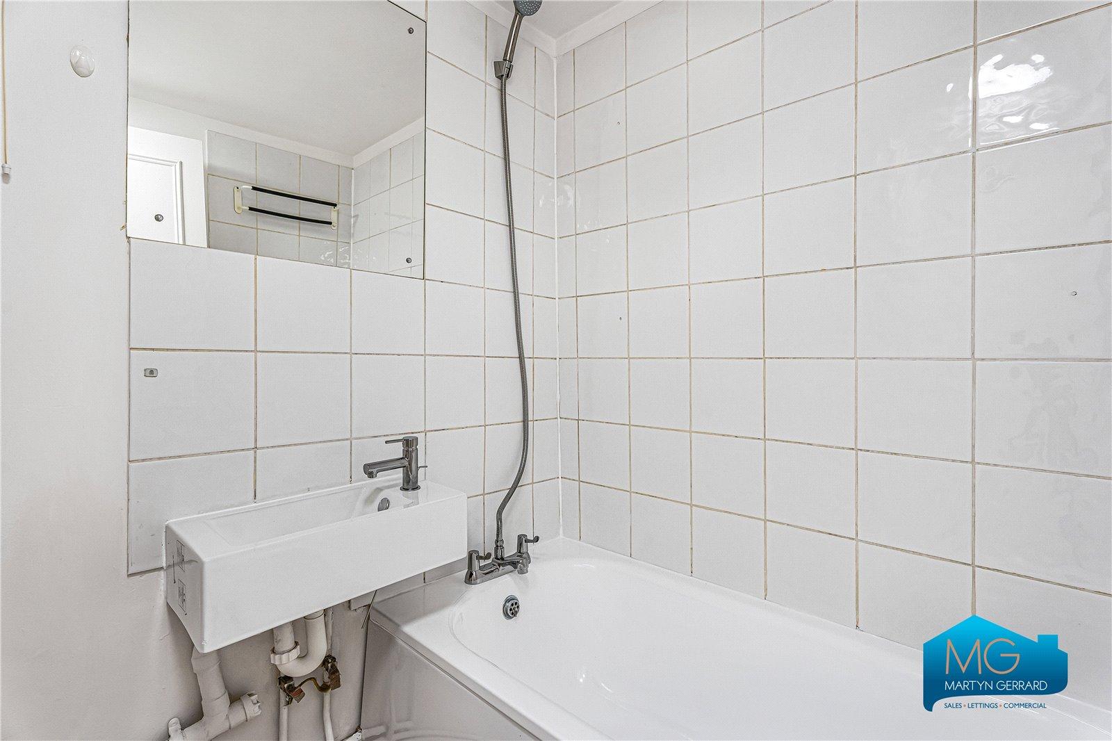 Terraced House to rent - Martyn Gerrard