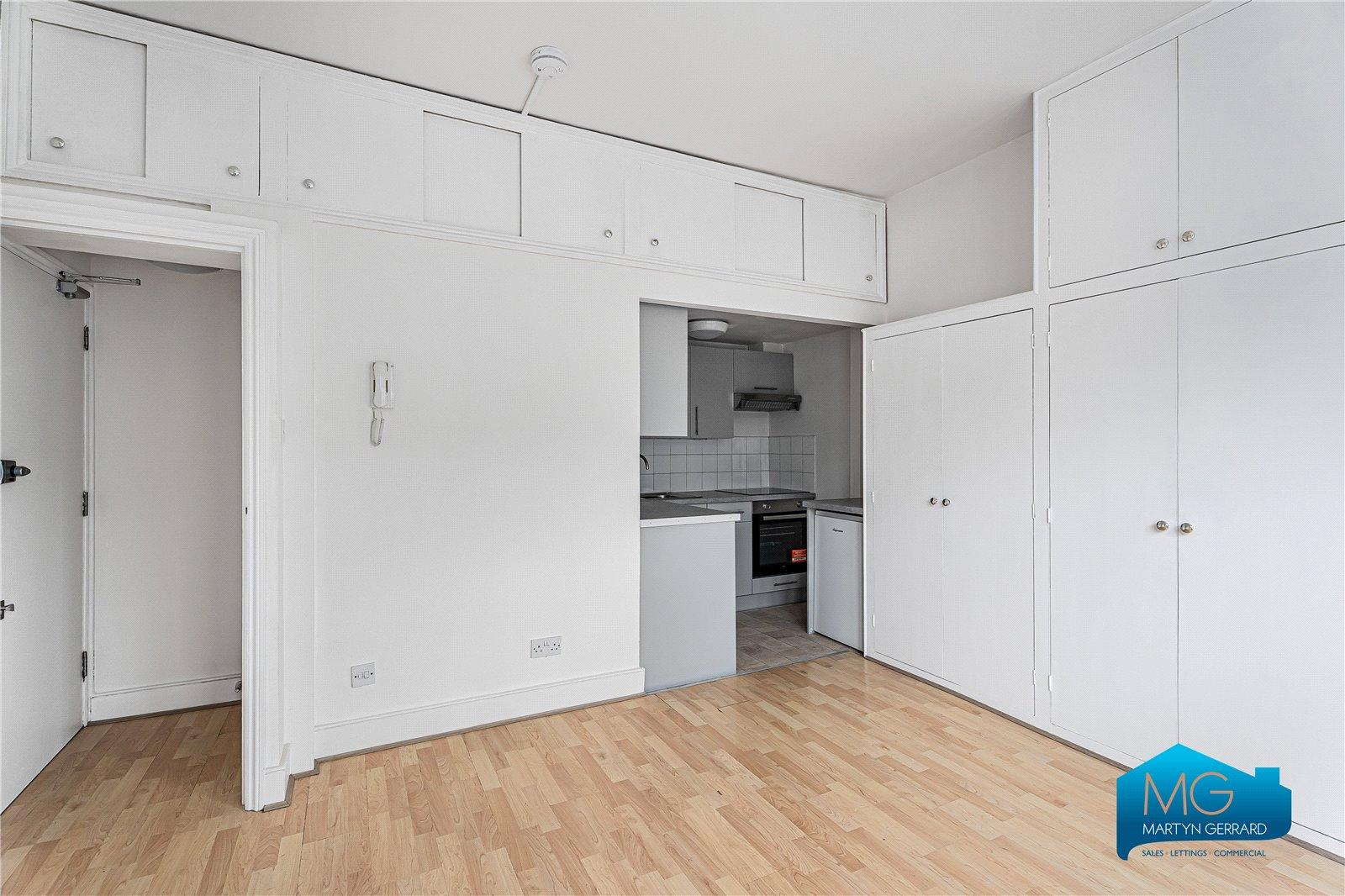 Terraced House to rent - Martyn Gerrard