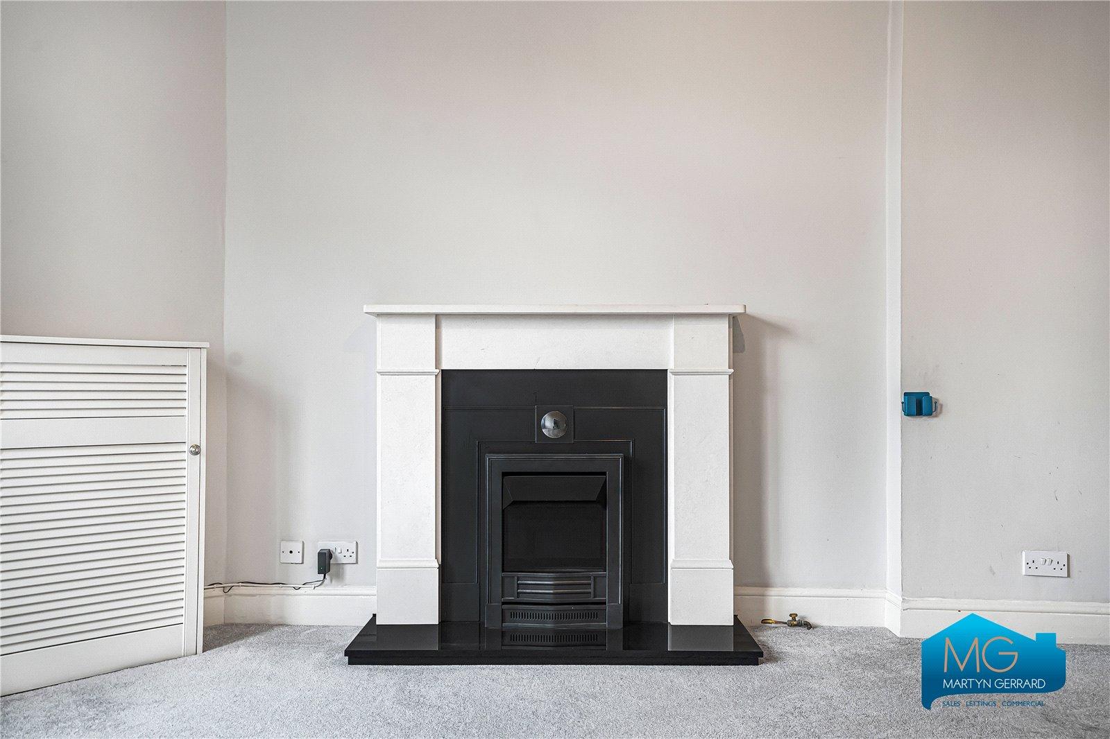 2 bedroom Apartment to rent - Martyn Gerrard