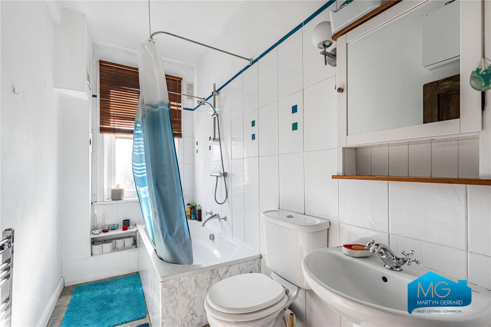 3 bedroom Apartment to rent - Martyn Gerrard