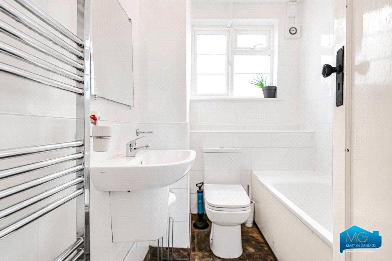 2 bedroom Ground Floor Flat to rent - Martyn Gerrard