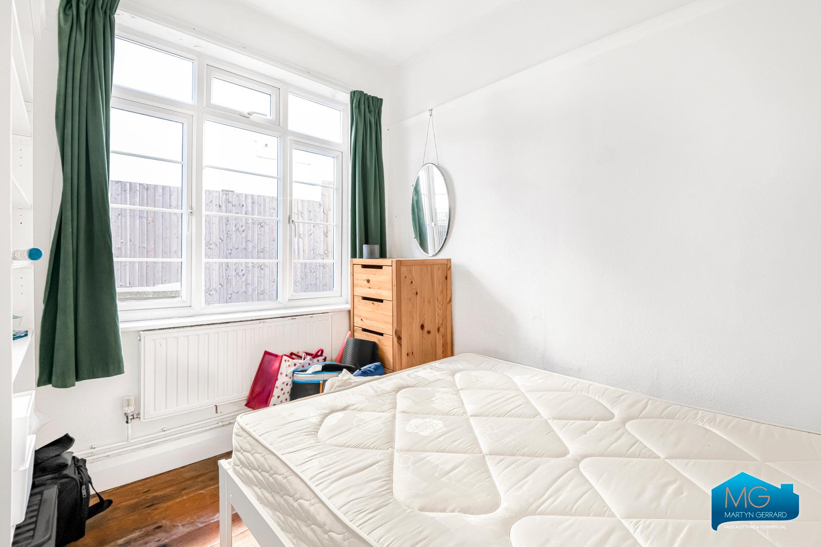 2 bedroom Ground Floor Flat to rent - Martyn Gerrard