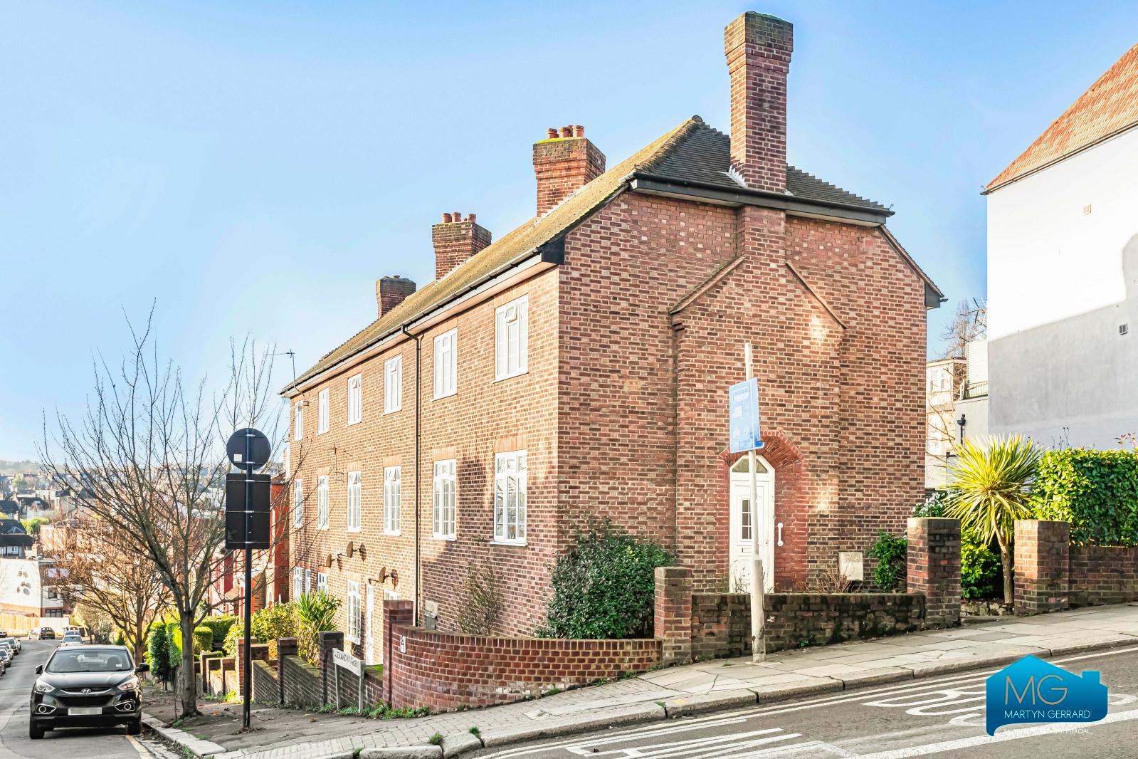 2 bedroom Ground Floor Flat to rent - Martyn Gerrard