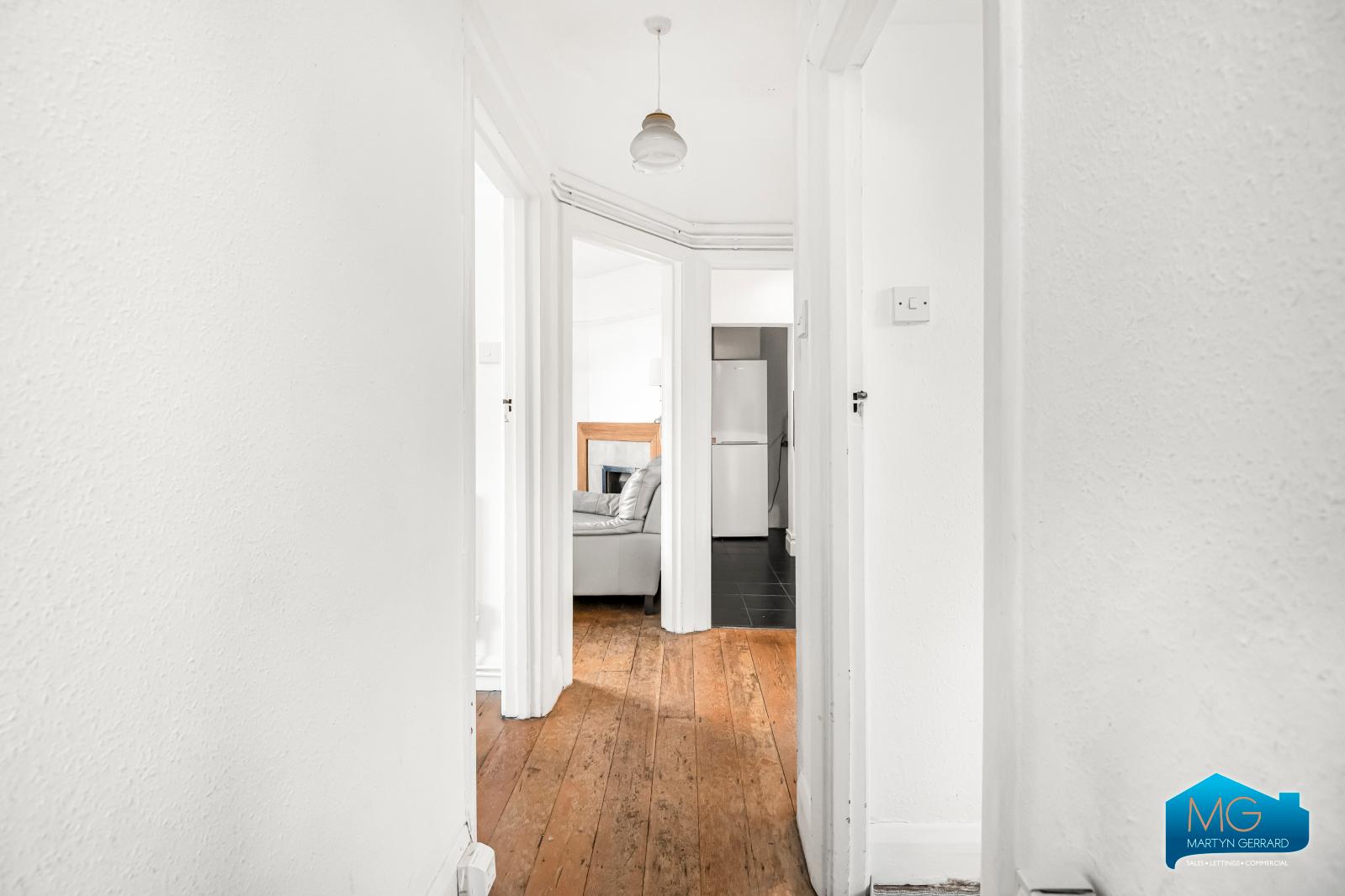 2 bedroom Ground Floor Flat to rent - Martyn Gerrard