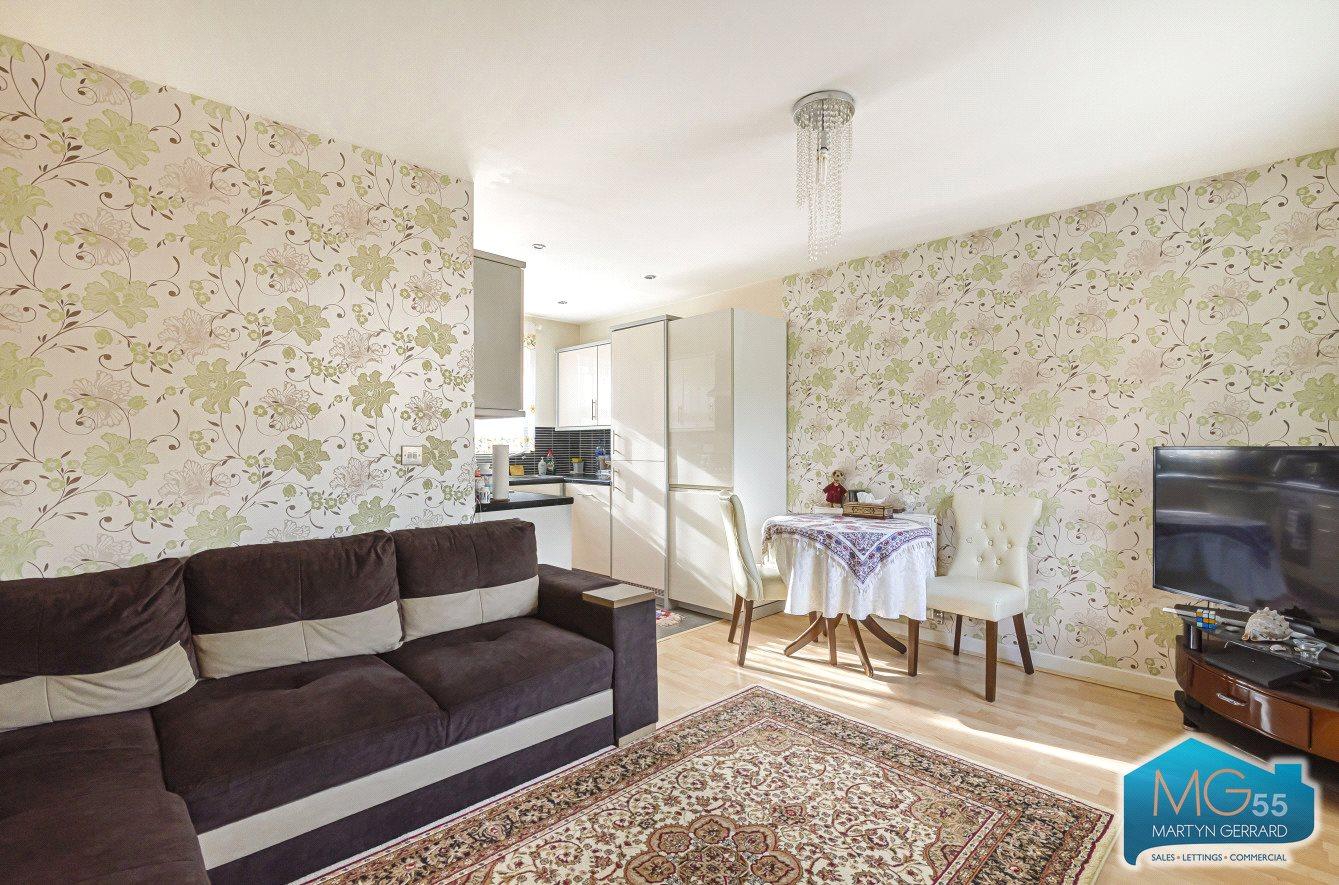 2 bedroom Apartment to rent - Martyn Gerrard