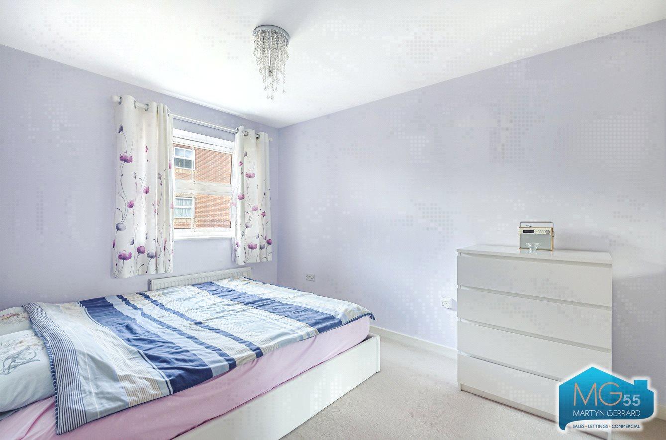 2 bedroom Apartment to rent - Martyn Gerrard