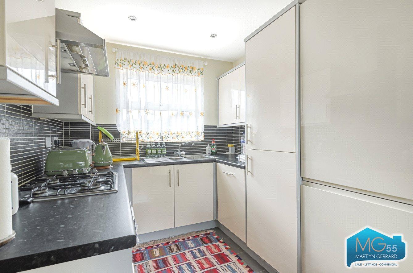 2 bedroom Apartment to rent - Martyn Gerrard