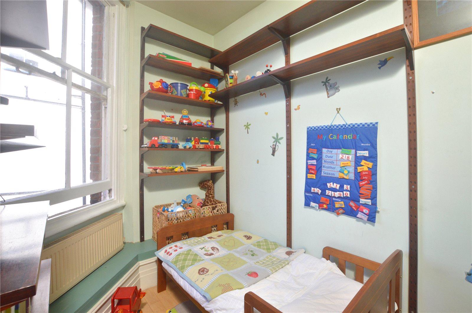 2 bedroom Ground Floor Flat to rent - Martyn Gerrard