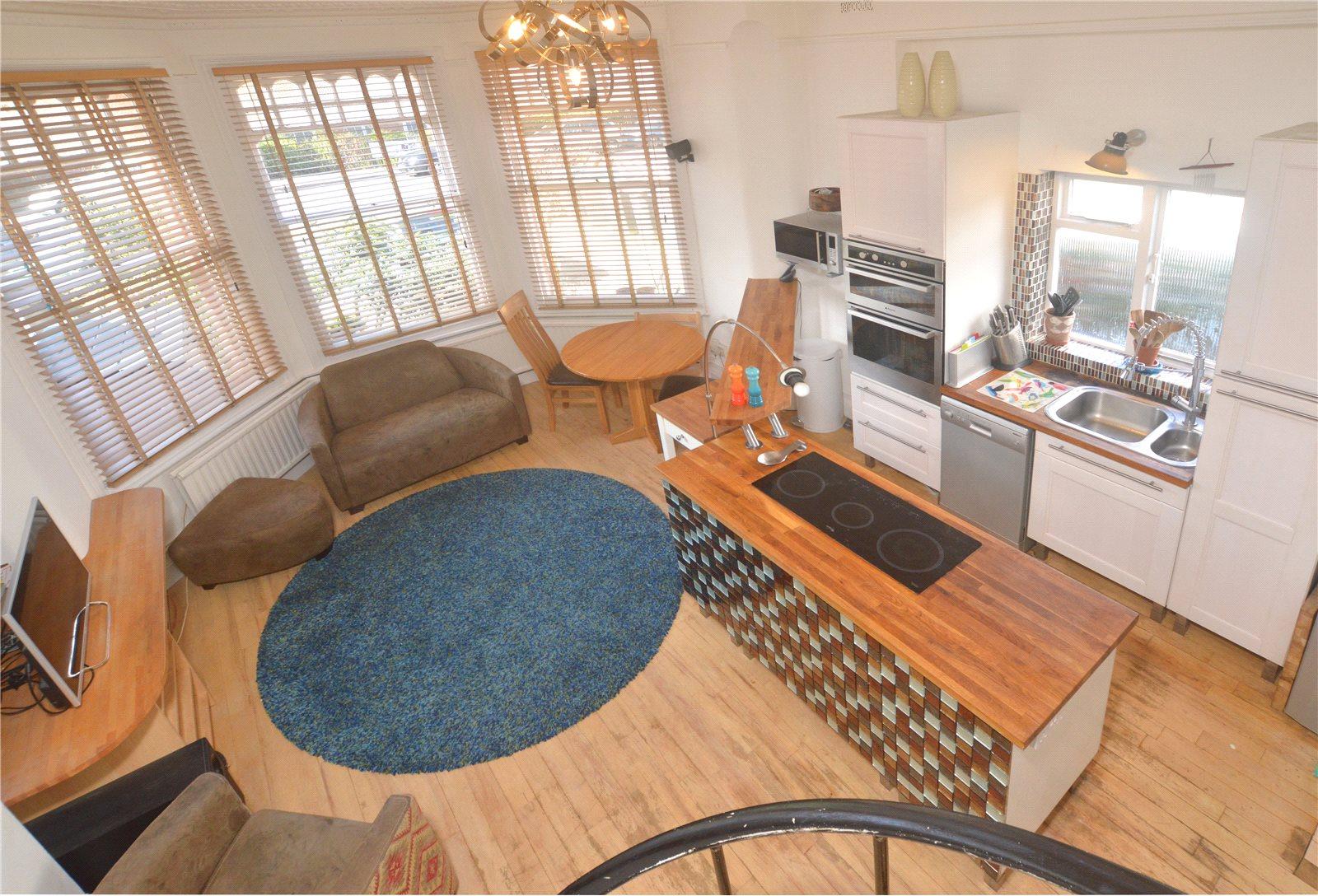 2 bedroom Ground Floor Flat to rent - Martyn Gerrard