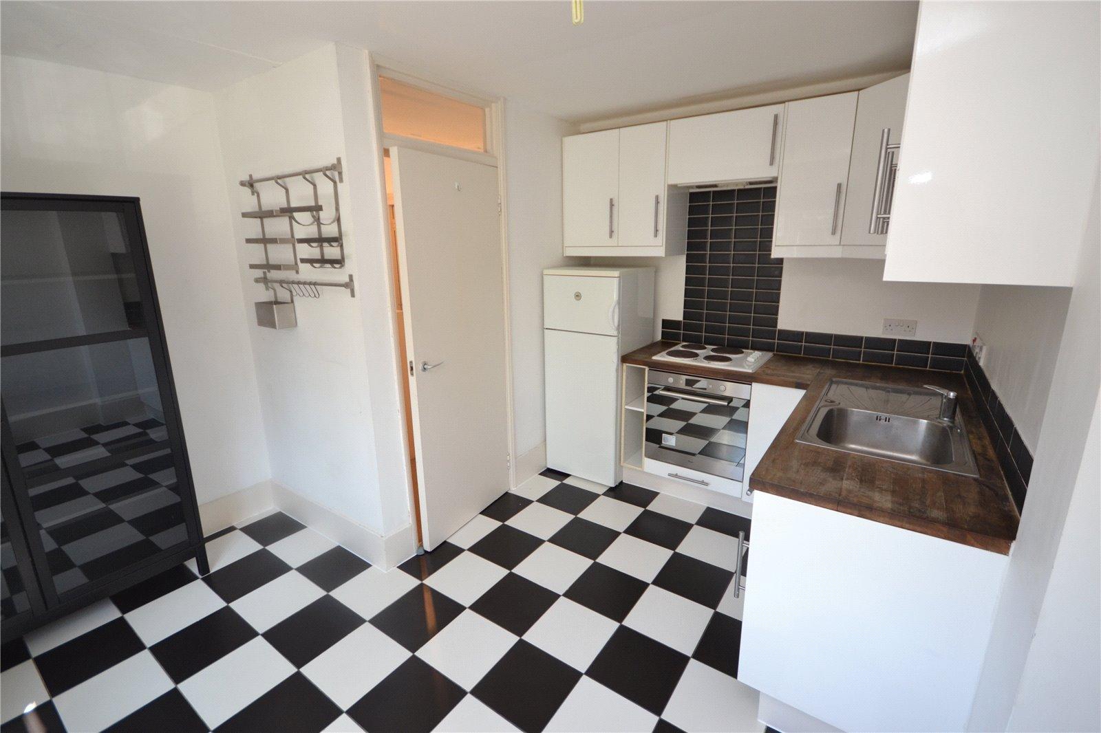 1 bedroom Apartment to rent + ' - Martyn Gerrard