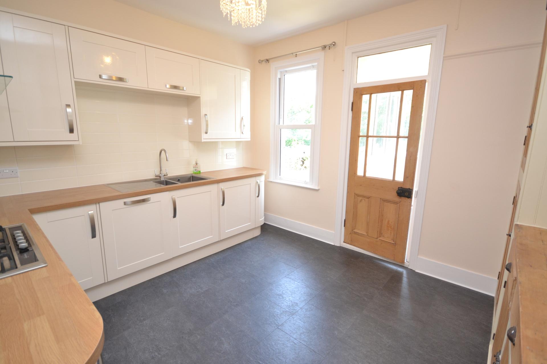 3 bedroom Apartment to rent - Martyn Gerrard