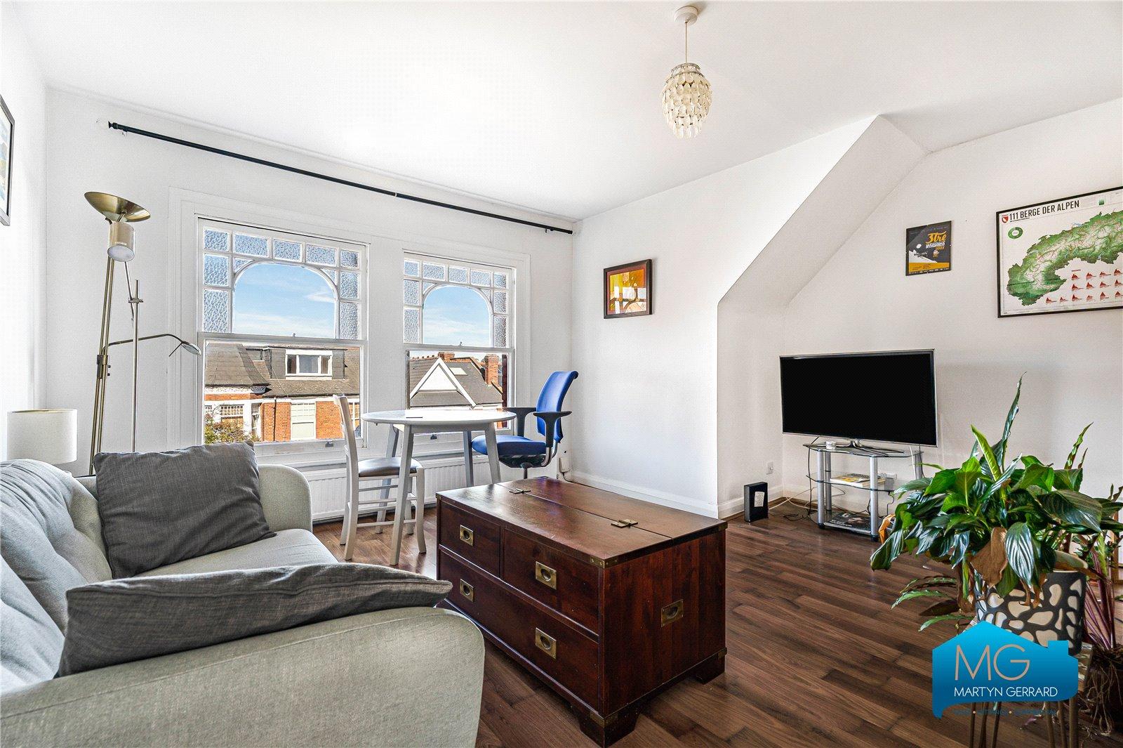 2 bedroom Apartment to rent - Martyn Gerrard