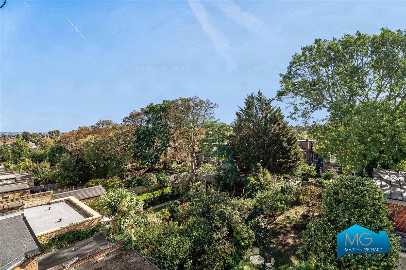 2 bedroom Apartment to rent - Martyn Gerrard