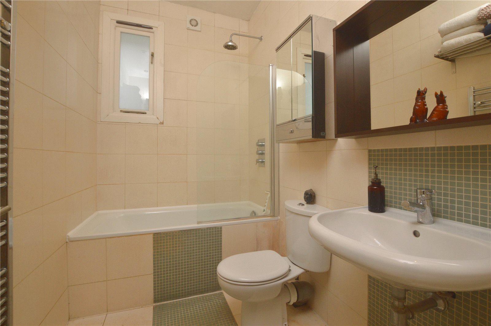 2 bedroom Apartment to rent - Martyn Gerrard