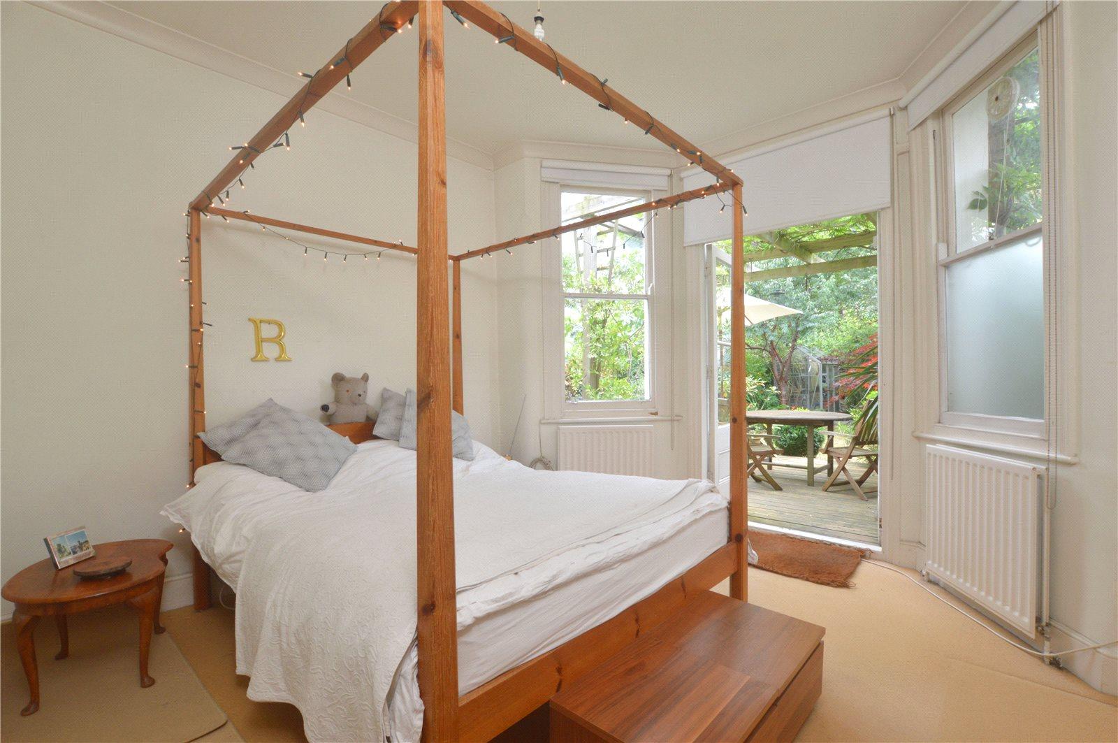 2 bedroom Apartment to rent - Martyn Gerrard
