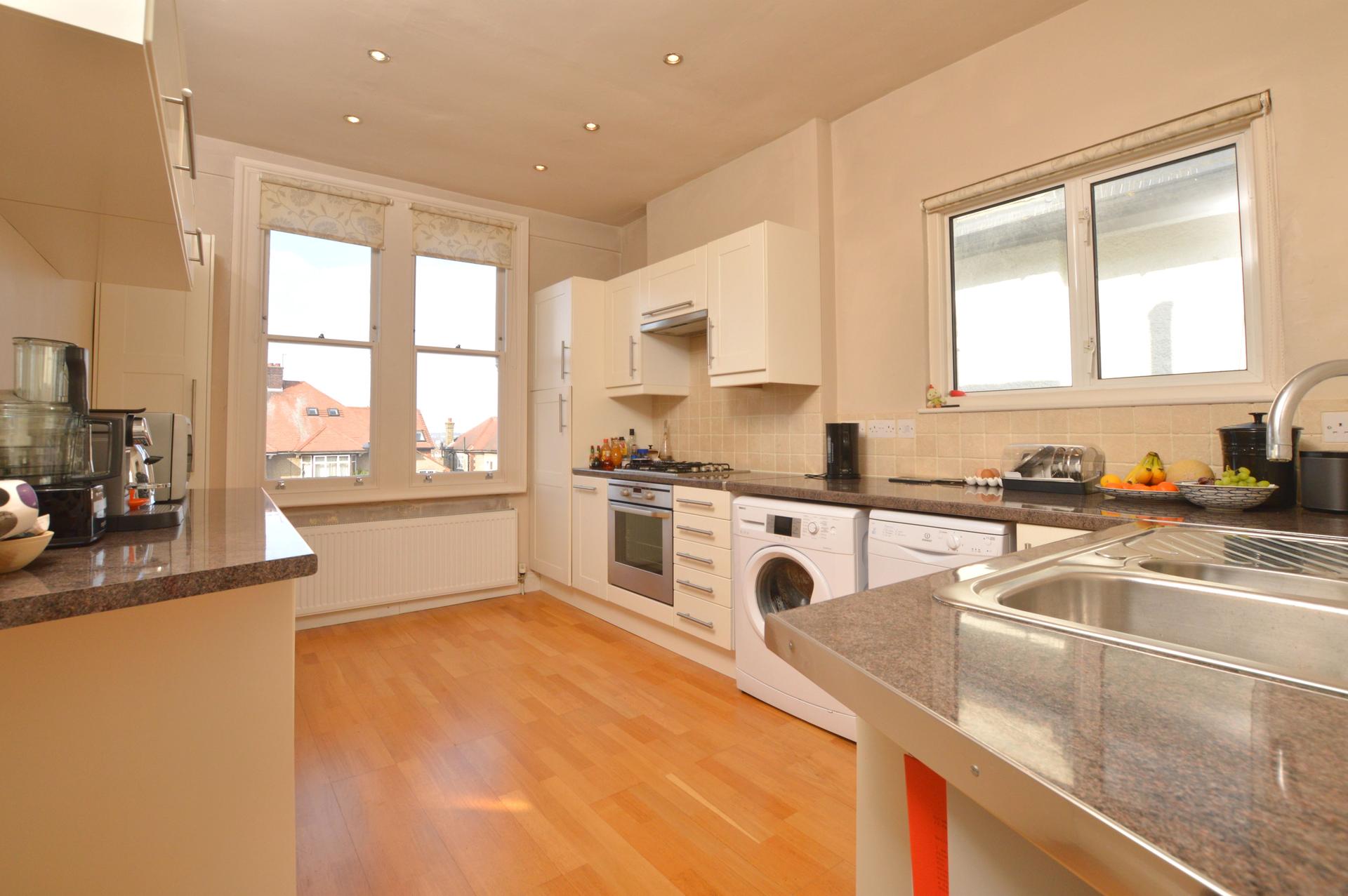 2 bedroom Apartment to rent - Martyn Gerrard