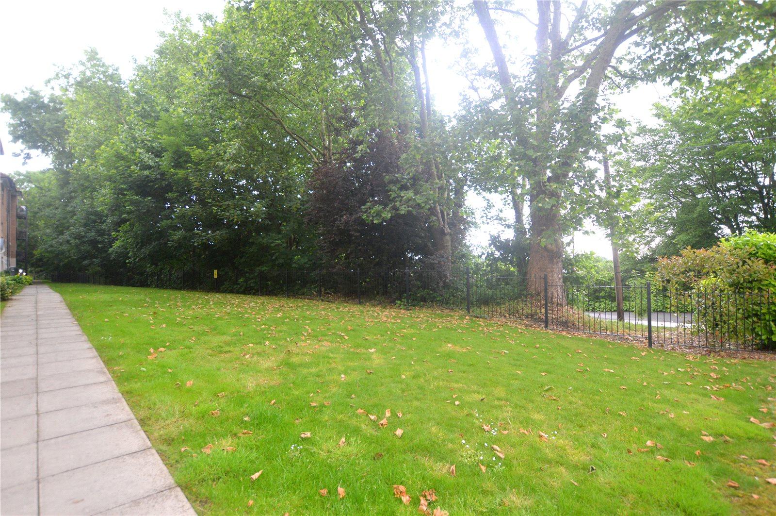 2 bedroom Apartment to rent - Martyn Gerrard
