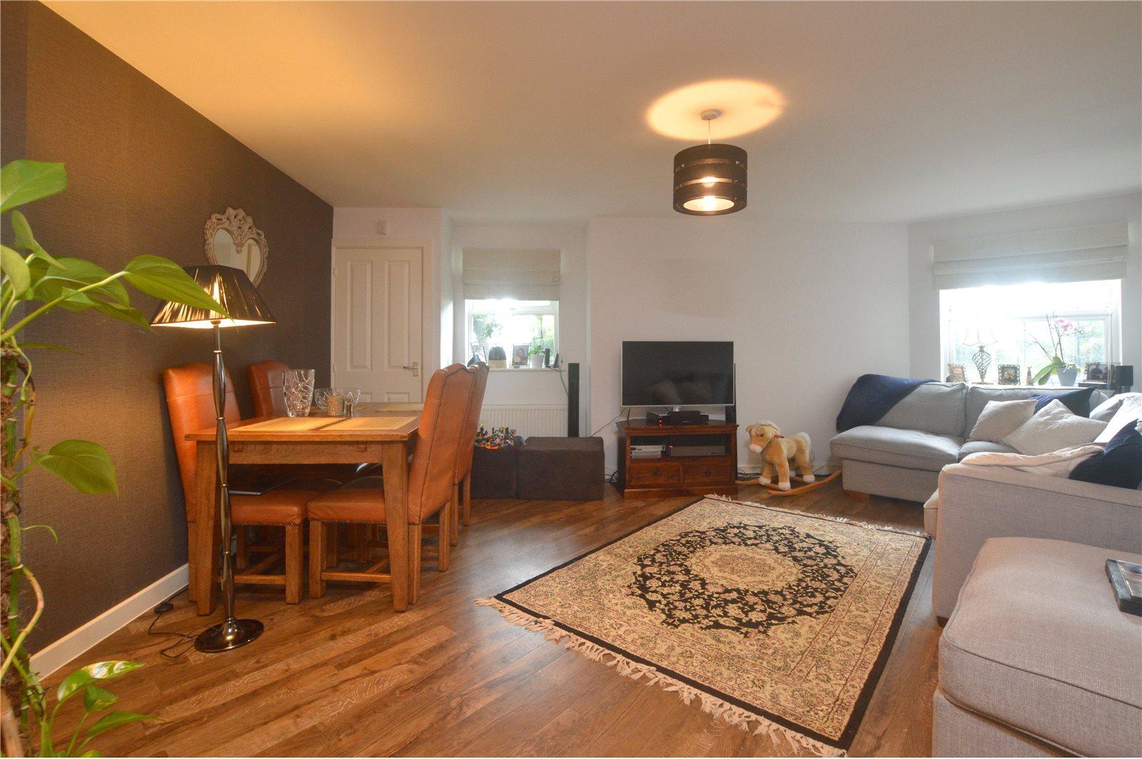 2 bedroom Apartment to rent - Martyn Gerrard