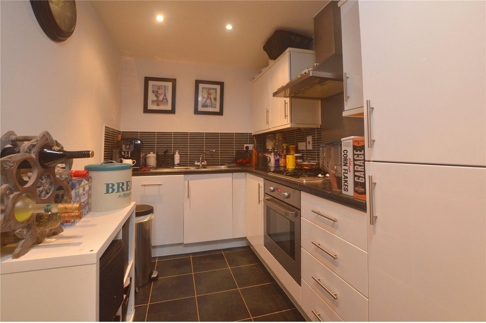 2 bedroom Apartment to rent + ' - Martyn Gerrard