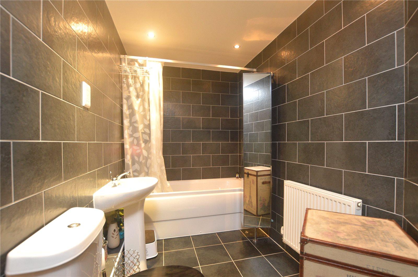 2 bedroom Apartment to rent - Martyn Gerrard