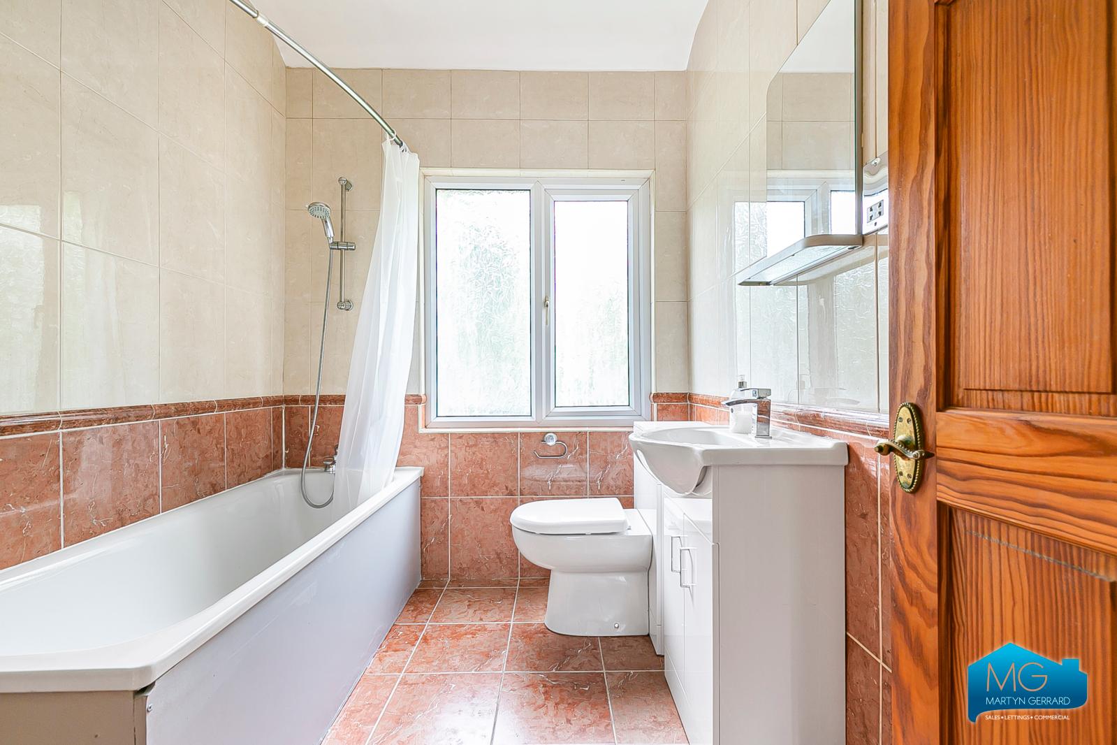 2 bedroom House to rent - Martyn Gerrard