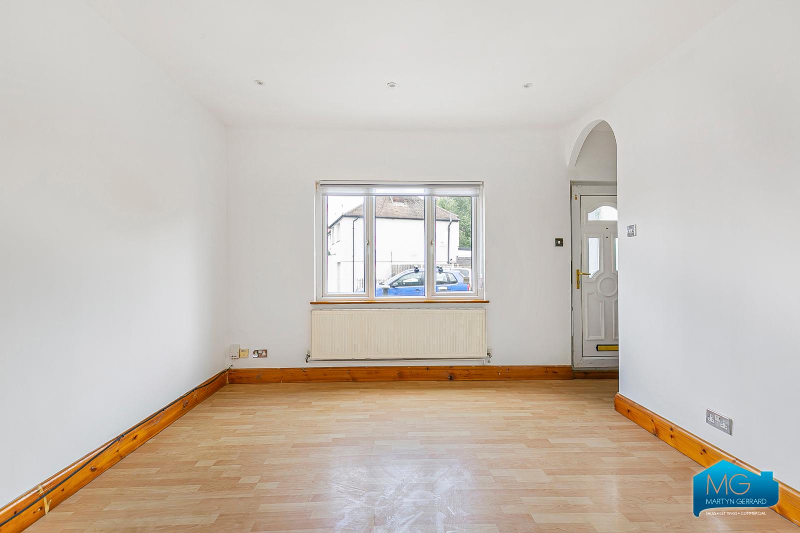 2 bedroom House to rent - Martyn Gerrard