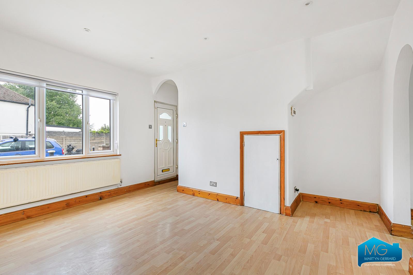 2 bedroom House to rent - Martyn Gerrard