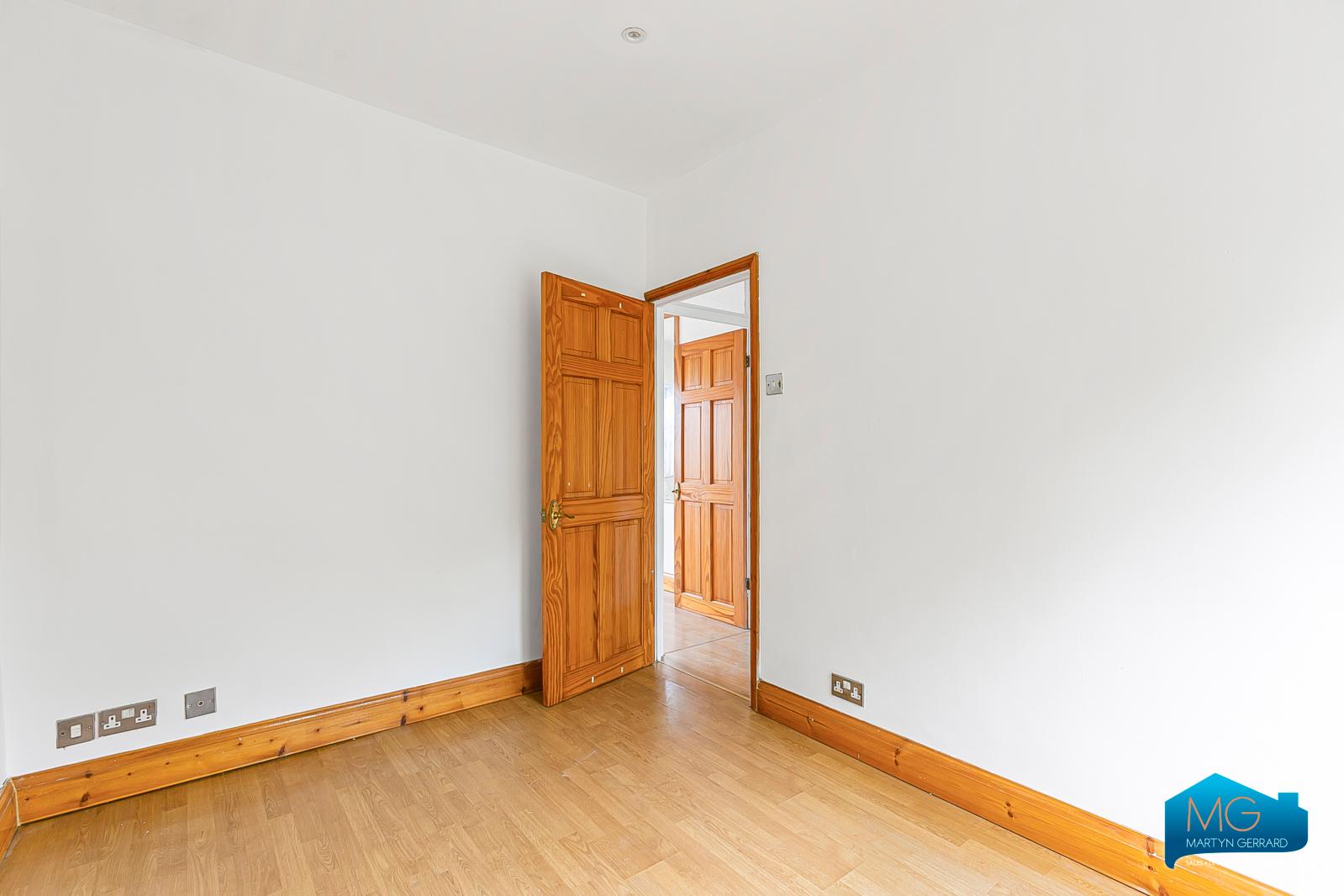 2 bedroom House to rent - Martyn Gerrard