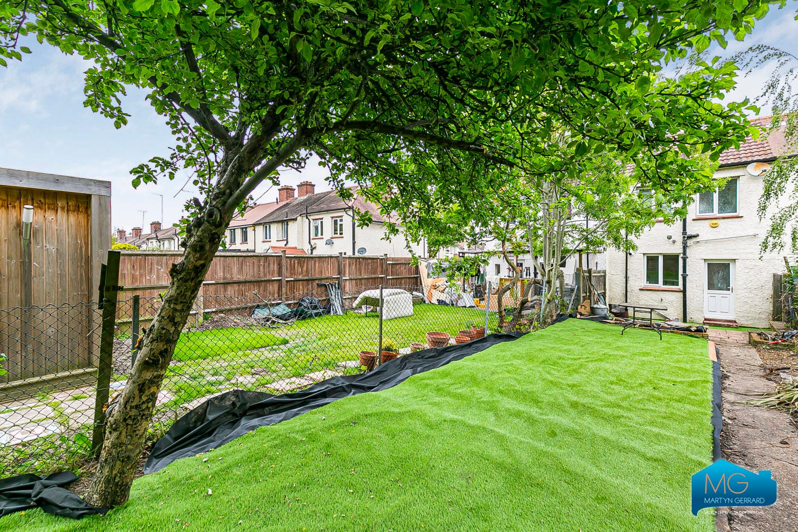 2 bedroom House to rent - Martyn Gerrard