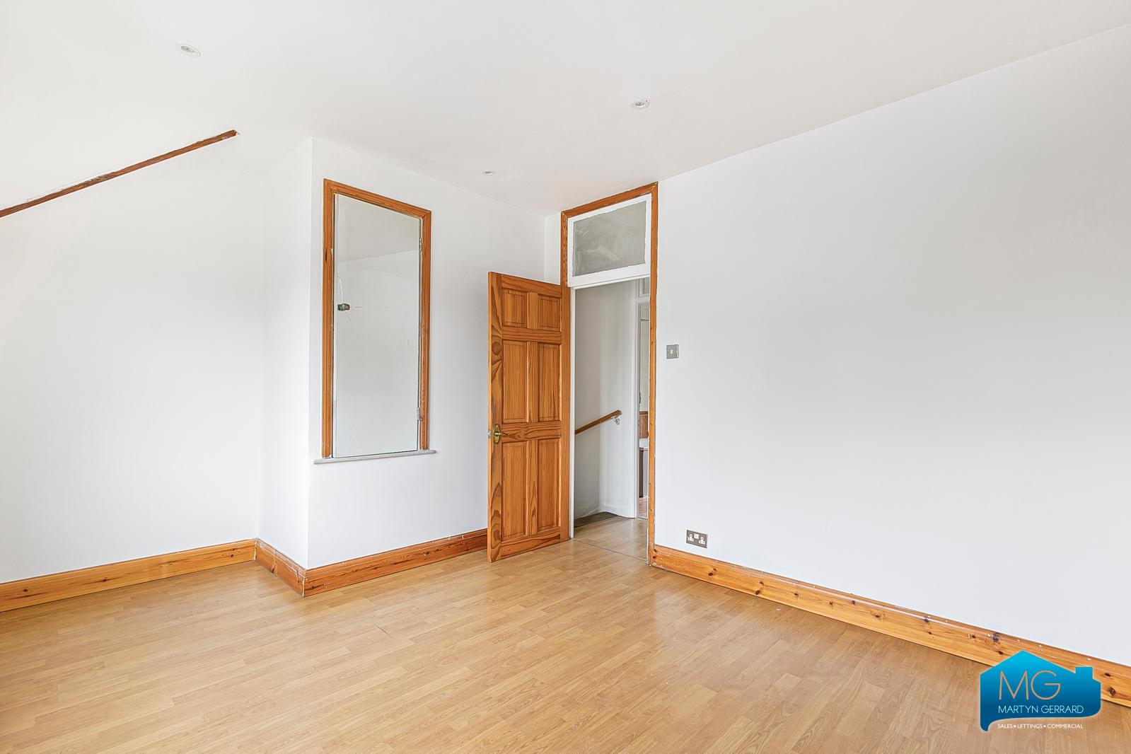 2 bedroom House to rent - Martyn Gerrard