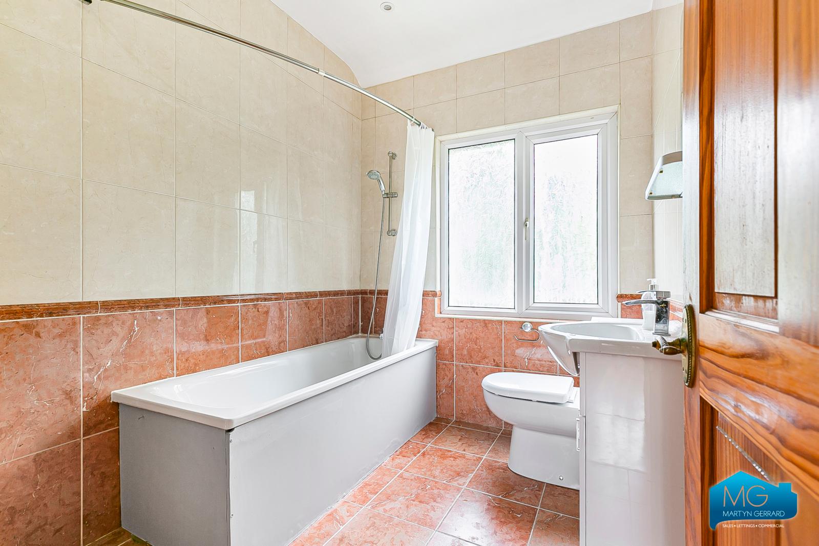 2 bedroom House to rent - Martyn Gerrard