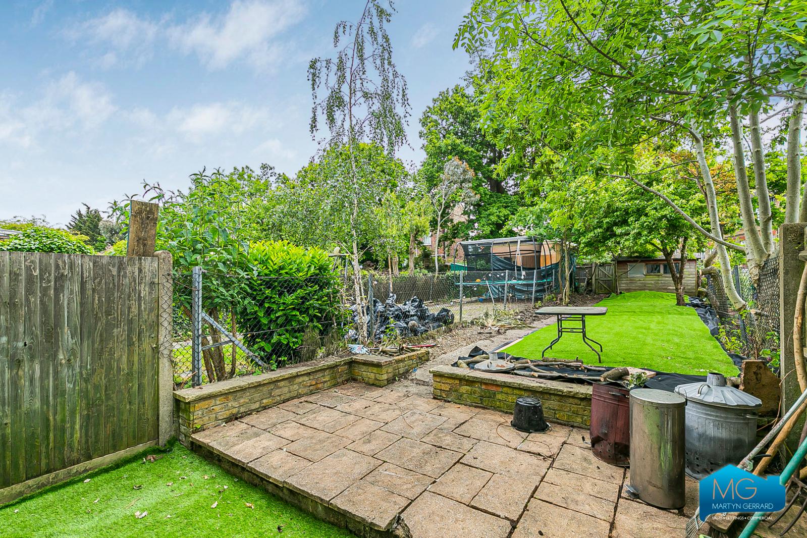 2 bedroom House to rent - Martyn Gerrard