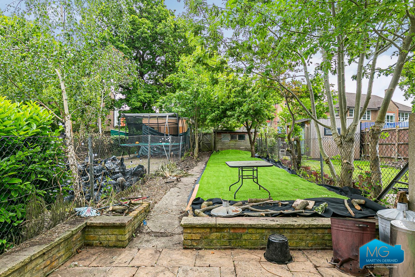 2 bedroom House to rent - Martyn Gerrard