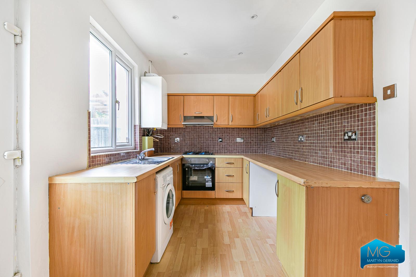 2 bedroom House to rent - Martyn Gerrard