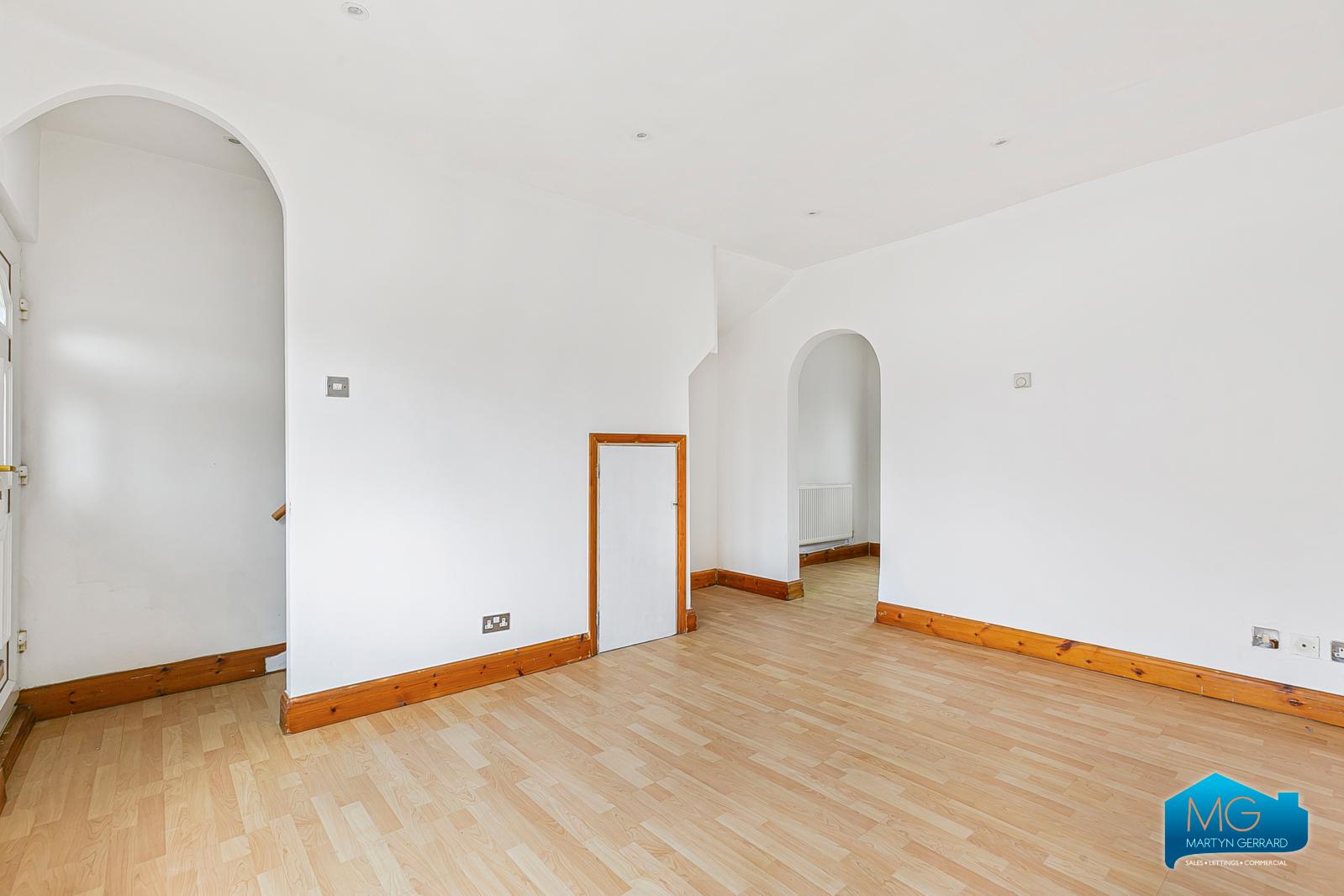 2 bedroom House to rent - Martyn Gerrard