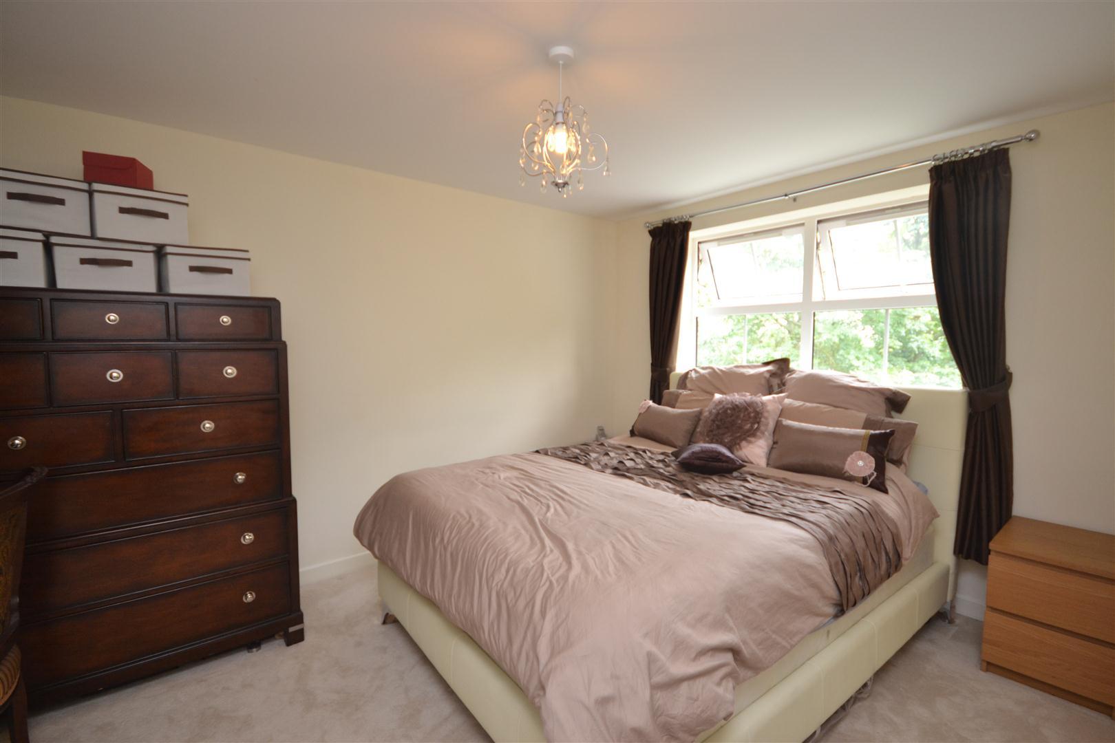 2 bedroom Apartment to rent - Martyn Gerrard