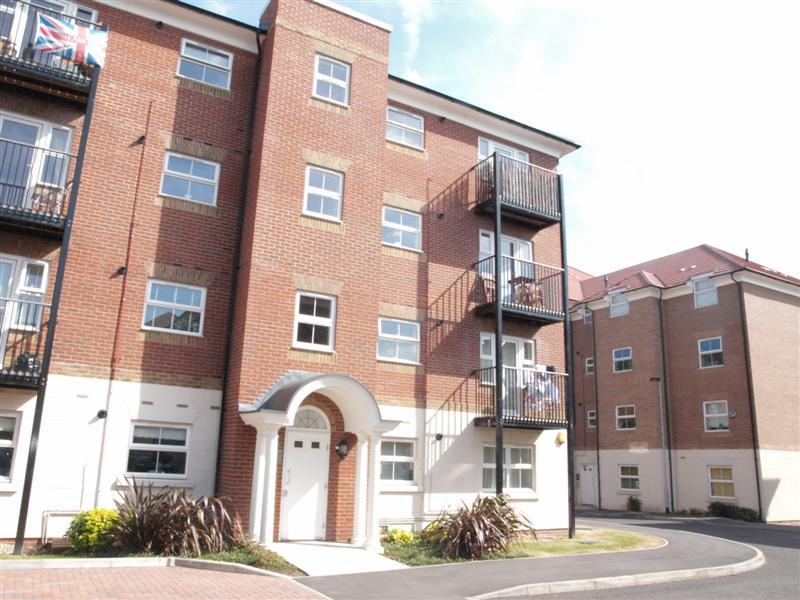 2 bedroom Apartment to rent - Martyn Gerrard