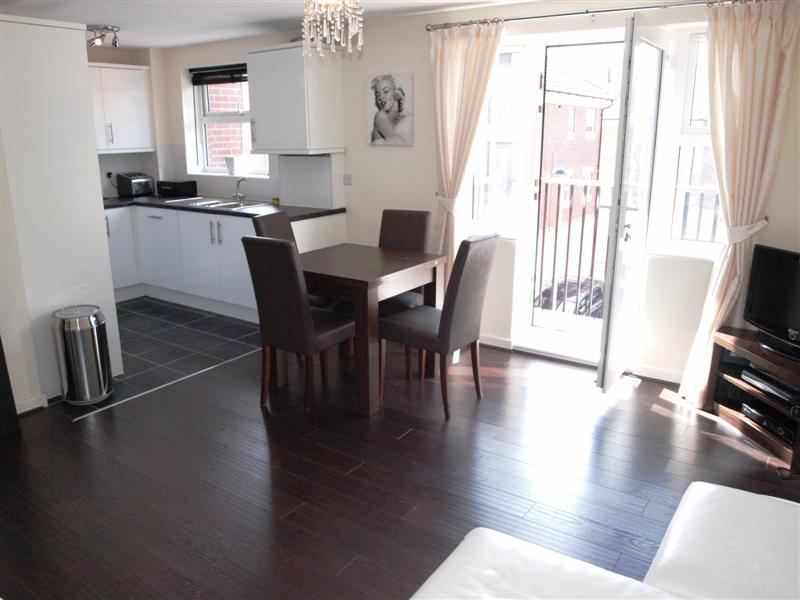 2 bedroom Apartment to rent - Martyn Gerrard