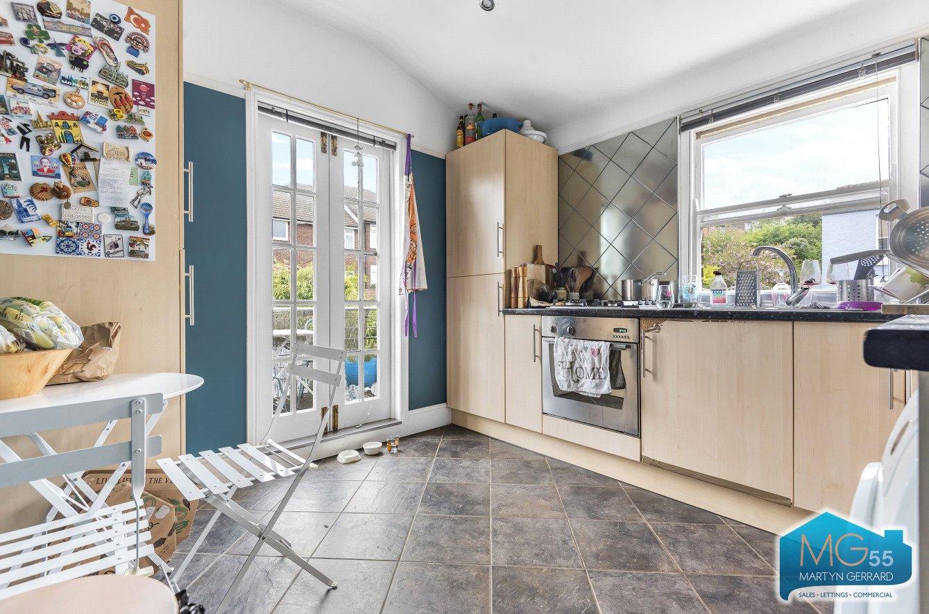 2 bedroom Apartment to rent - Martyn Gerrard