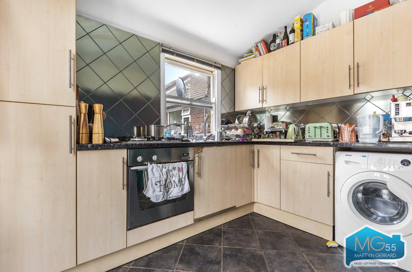 2 bedroom Apartment to rent - Martyn Gerrard
