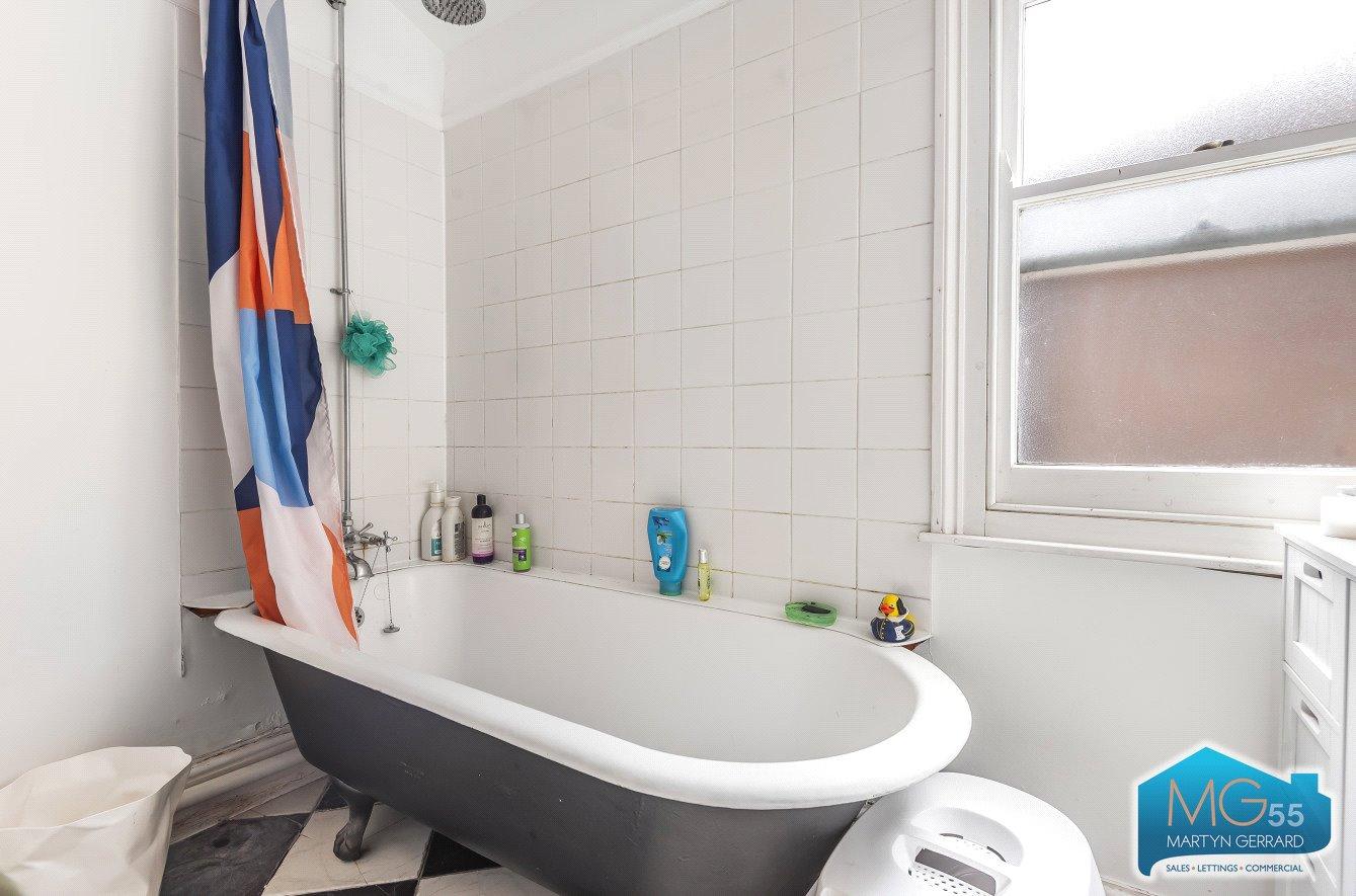 2 bedroom Apartment to rent - Martyn Gerrard