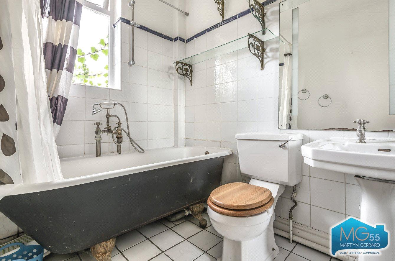 2 bedroom Apartment to rent - Martyn Gerrard