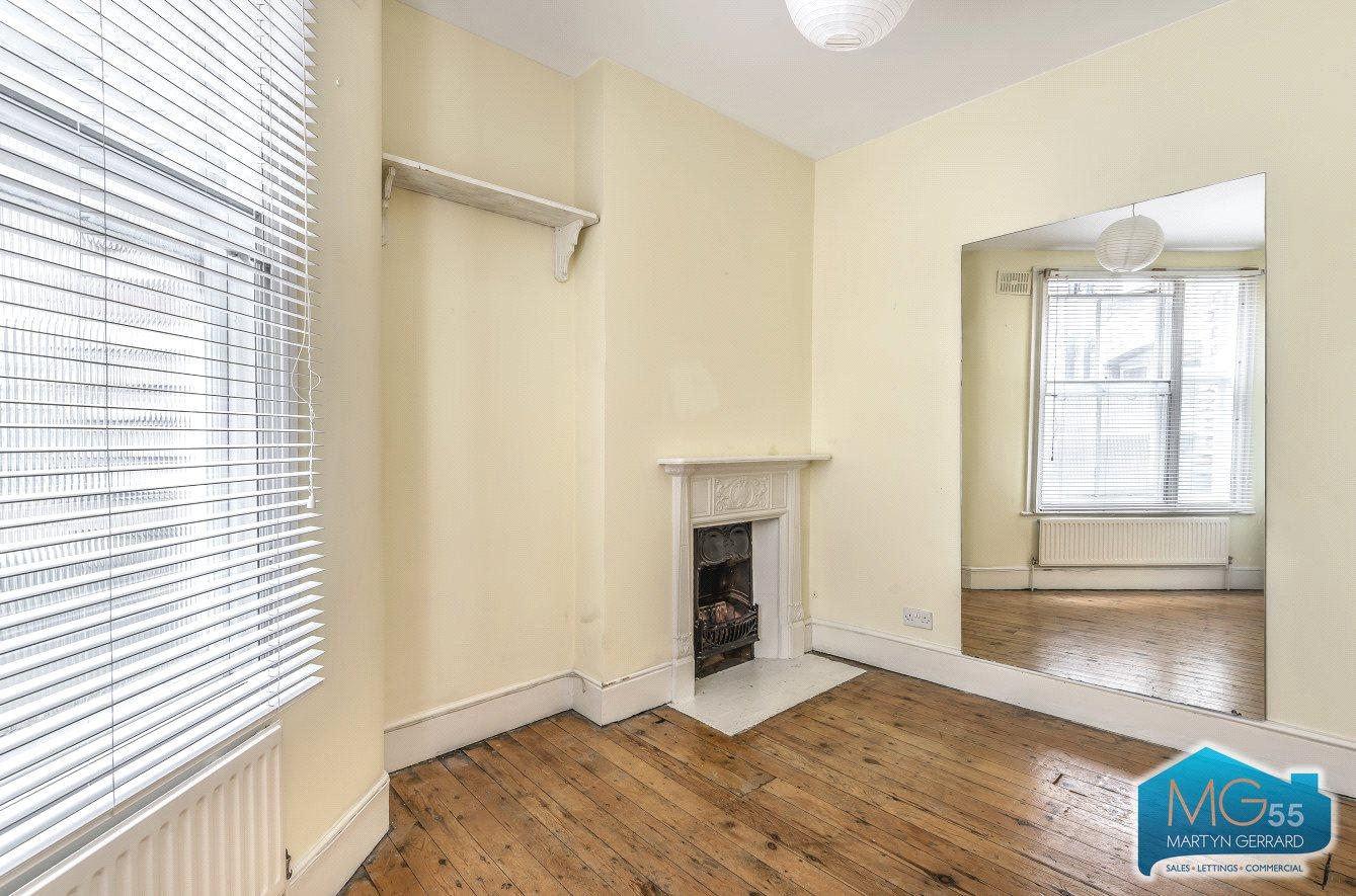2 bedroom Apartment to rent - Martyn Gerrard